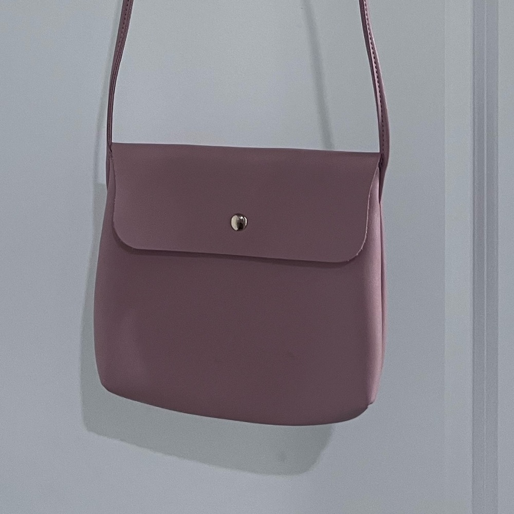 Cute pink/mauve color crossbody